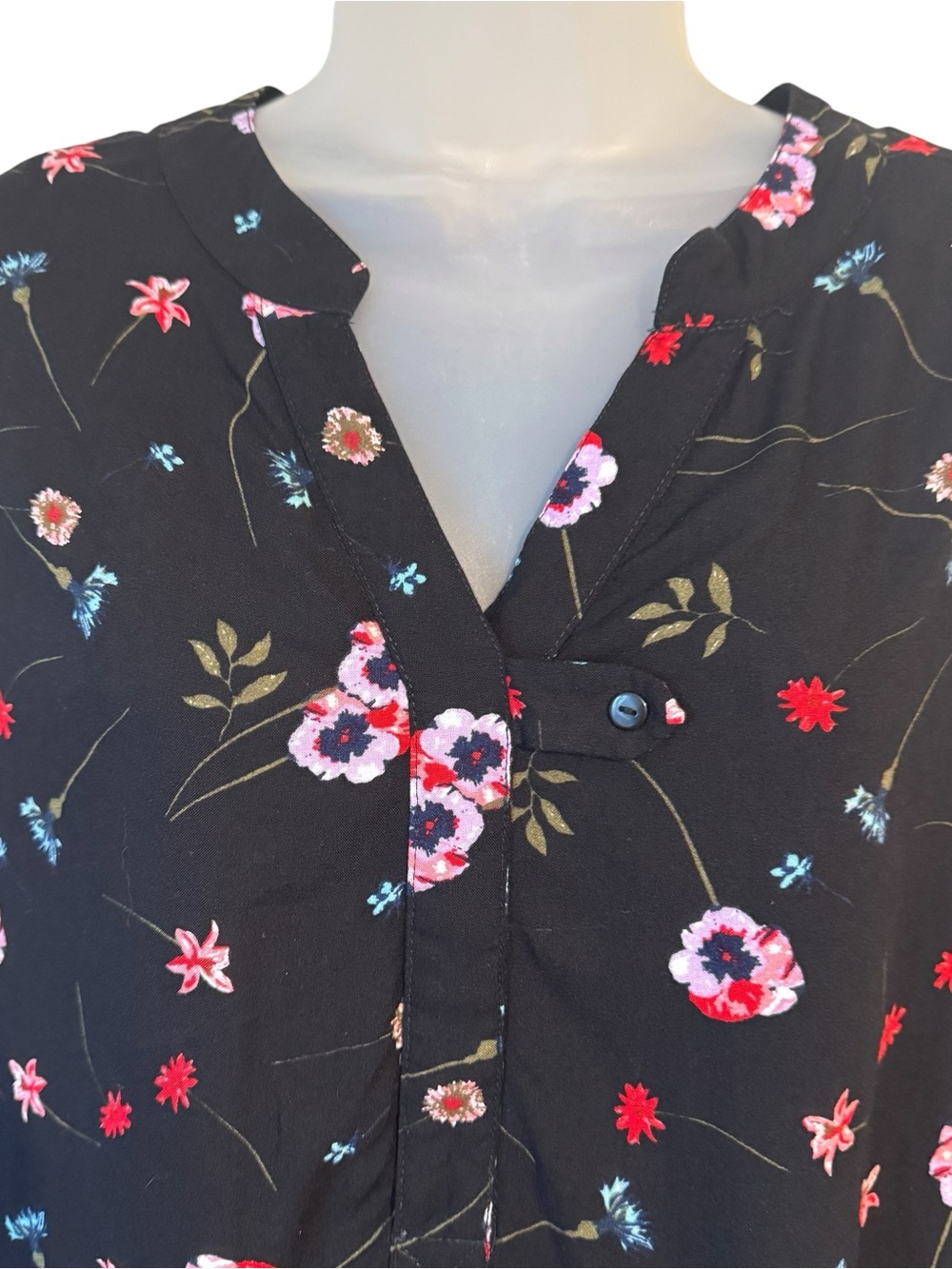 Beautiful Summer Black Floral Sleeveless Top PLUS:  22/24   #A - Picture 2 of 8